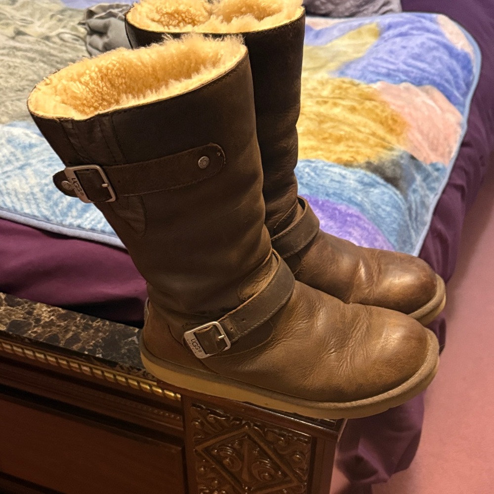 Ugg Brown leather Shearling-Lined Boots
